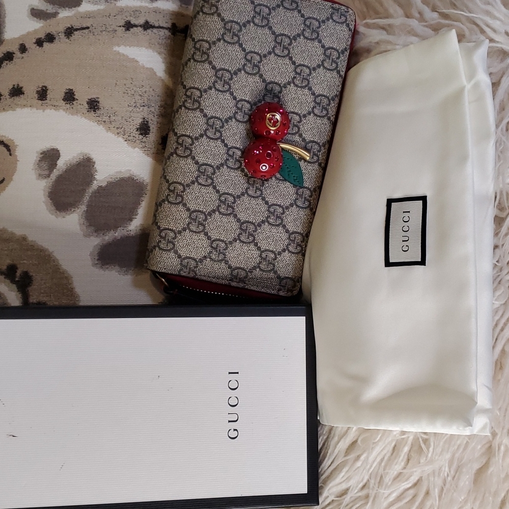 Authentic Gucci GG Supreme Coated Canvas Red leather and 🍒 Cherries